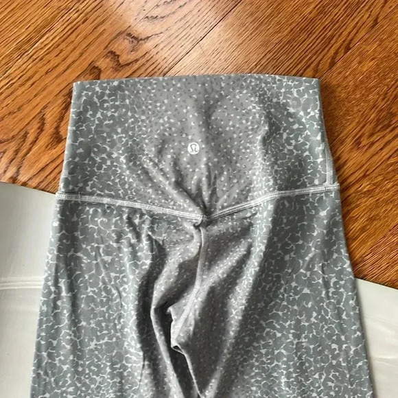 Lululemon I 4 - Picture 4 of 9